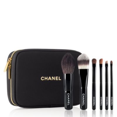 from Sassi, who lived it: Chanel Holiday 2011 Makeup Brush Set Les Minis  de Chanel