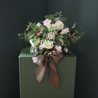 THE REAL FLOWER COMPANY Chelsea 2012 Ivory posy