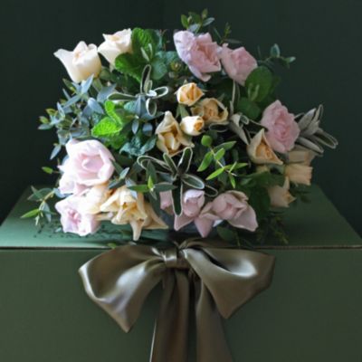 THE REAL FLOWER COMPANY Pastel spray rose posy