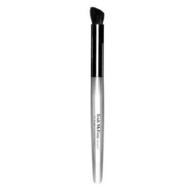TRISH MCEVOY Brush 23 Angled Crease Contour