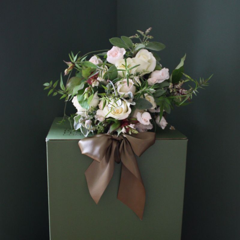 THE REAL FLOWER COMPANY Chelsea 2012 Ivory posy